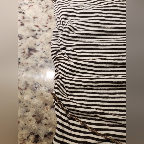 Francesca Frrante Overlaying Top with Ruching Sides Small - Picture 6 of 10